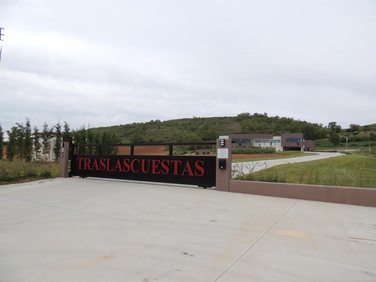 Hotel Bodegas Traslascuestas - Grupo Pierola Valcavado de Roa Exterior photo