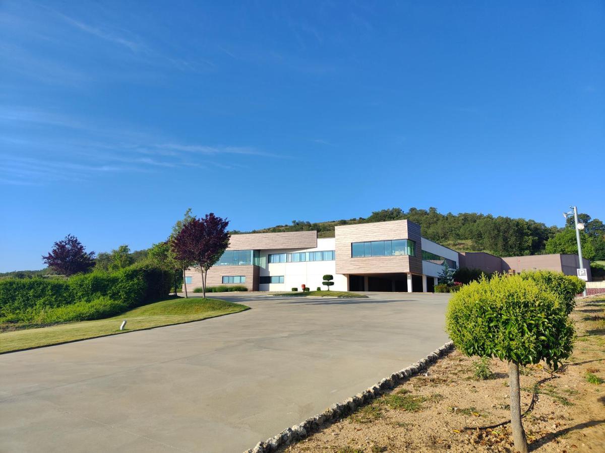 Hotel Bodegas Traslascuestas - Grupo Pierola Valcavado de Roa Exterior photo